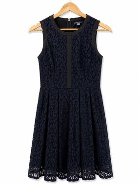 Tommy Hilfiger Navy Lace  Dress Size 6 Sleeveless Cocktail Classic Timeless